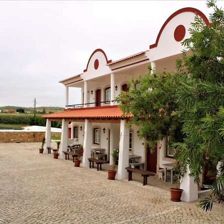 ホテル Patio Da Figueira トーレス・ヴェドラス エクステリア 写真