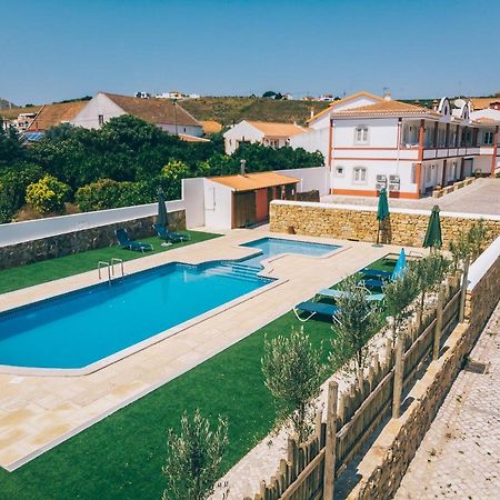 ホテル Patio Da Figueira トーレス・ヴェドラス エクステリア 写真