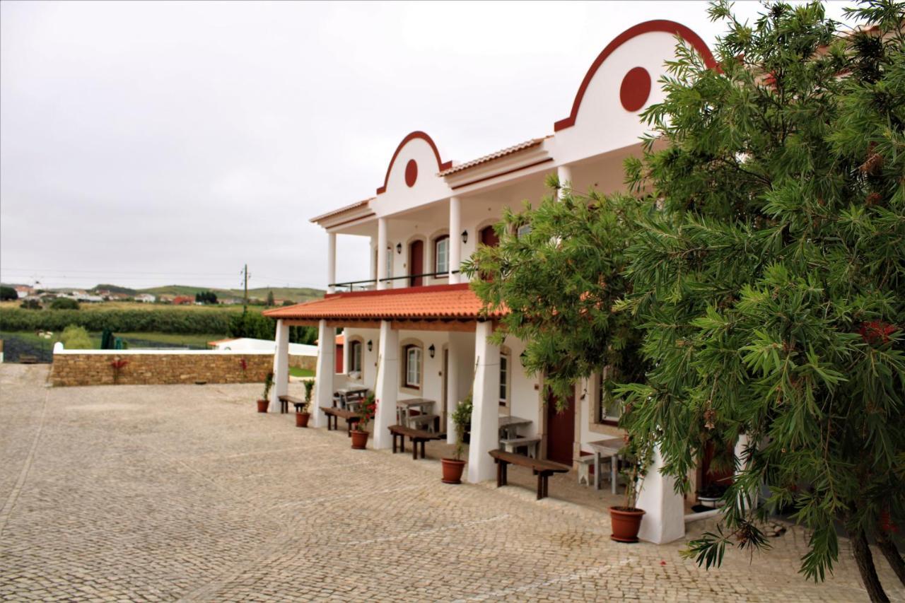 ホテル Patio Da Figueira トーレス・ヴェドラス エクステリア 写真