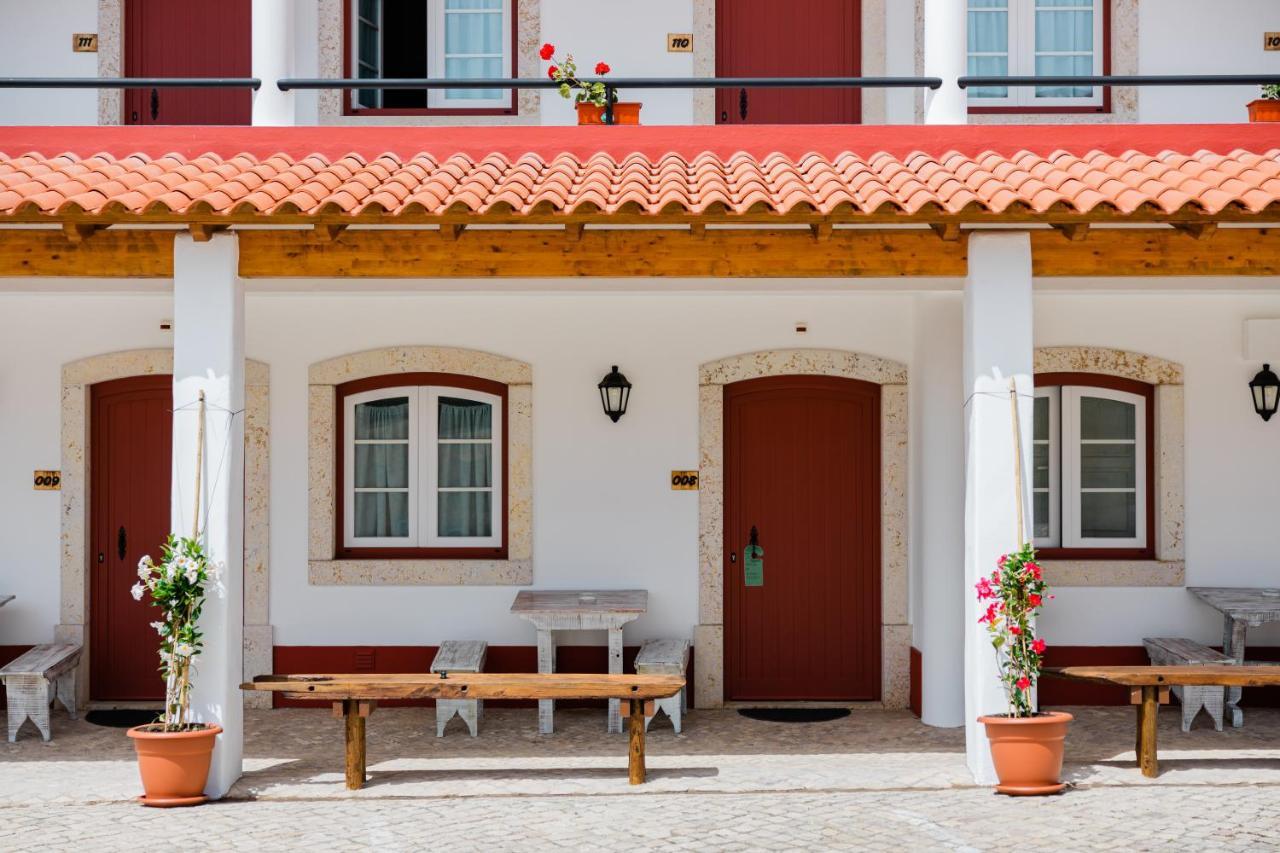 ホテル Patio Da Figueira トーレス・ヴェドラス エクステリア 写真